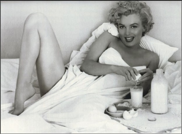Marilyn Monroe, Milk and Eggs in bed, Playboy
